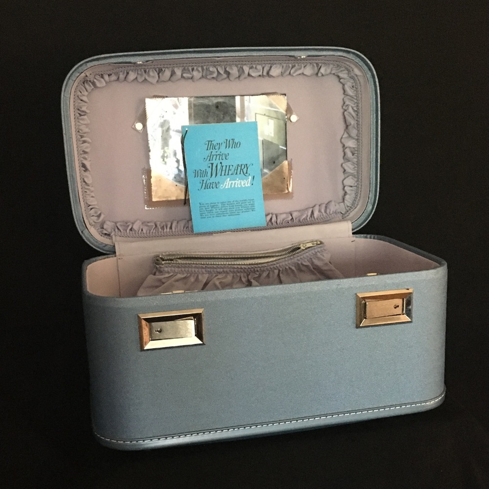 Vintage Retro Train Case Makeup Carry On